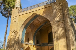 Isfahan-Menar-Jonban2
