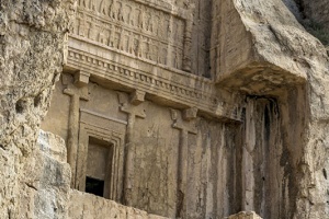 Naqsh-e-Rostam-historical-building4