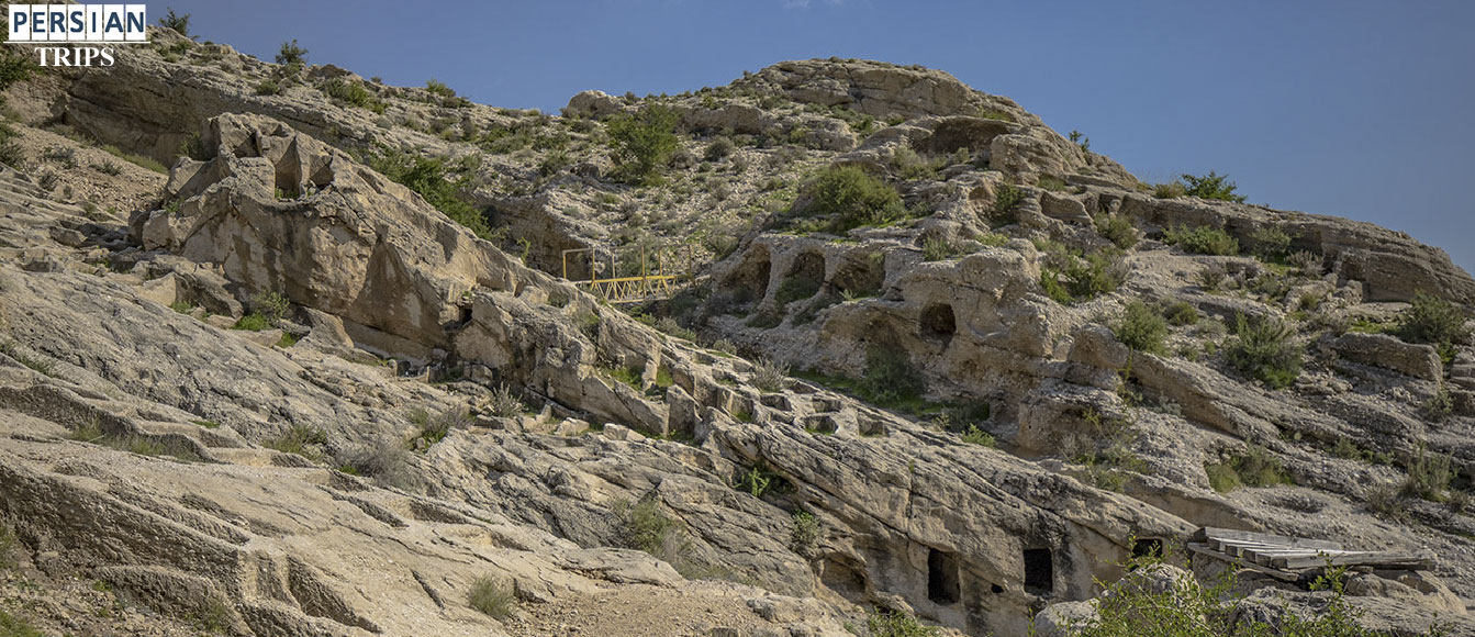 Siraf Historical cemetery
