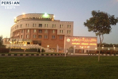Bozorg Hotel