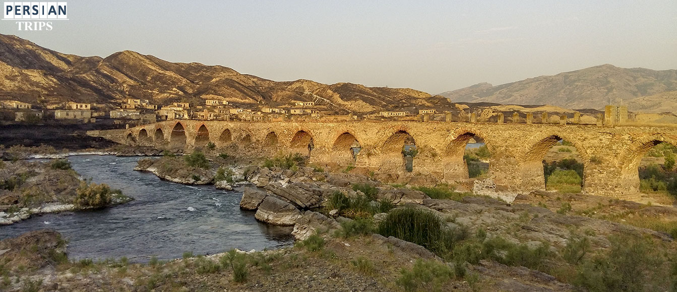 media/plg_solidres_experience/images/23da6eee3d452c3c3ea8e61068369229/Azarbaijansharghi/kaleybar/slide/Khodaafarin-bridges.jpg