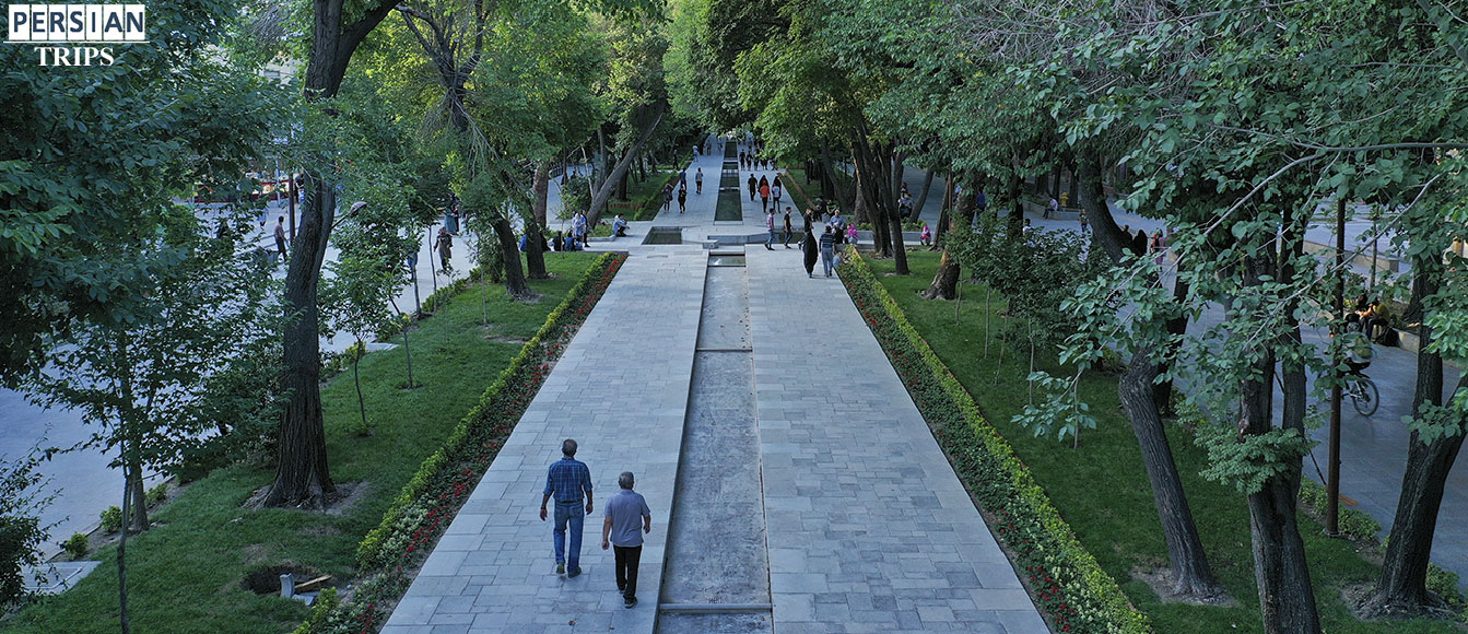 media/plg_solidres_experience/images/23da6eee3d452c3c3ea8e61068369229/esfehan/Reflectionofthelightandart/slide/Chahar-Bagh-Boulevard-persiantrips.jpg