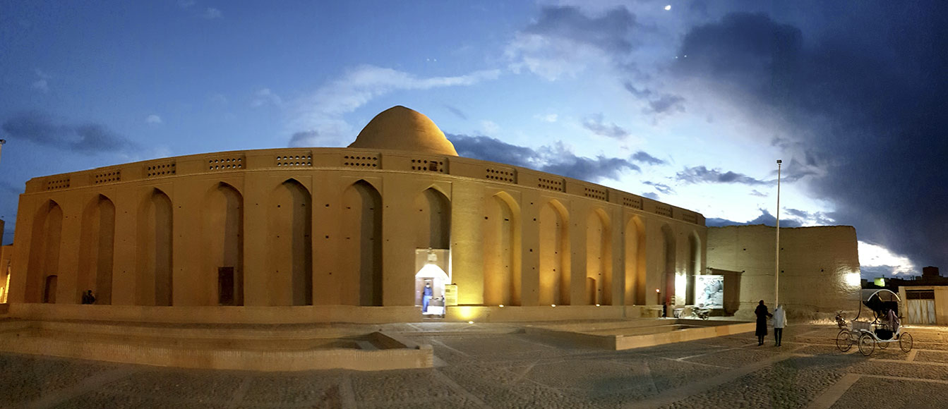 media/plg_solidres_experience/images/23da6eee3d452c3c3ea8e61068369229/yazd/Thelandofclayandpomegranate/slide/meybod.jpg
