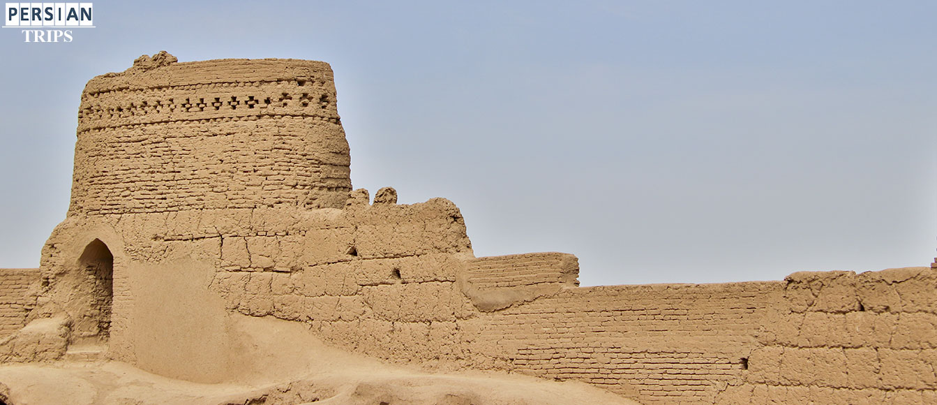 media/plg_solidres_experience/images/23da6eee3d452c3c3ea8e61068369229/yazd/Thelandofclayandpomegranate/slide/naringale.jpg